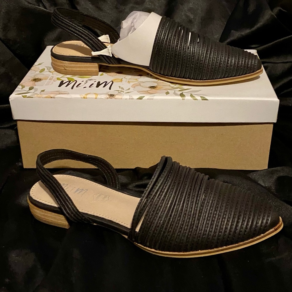 Black sandals/flats with straps size 7.5